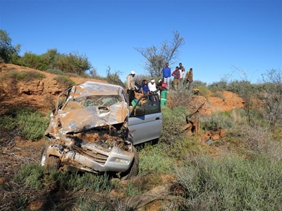 Bakkie rol buite Oudtshoorn