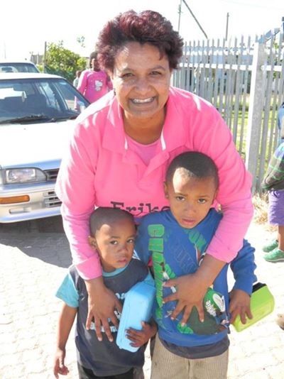 Onderwysers reik uit na kinders