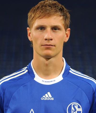 Football: 'Weak link' Hoewedes out to keep Messi quiet