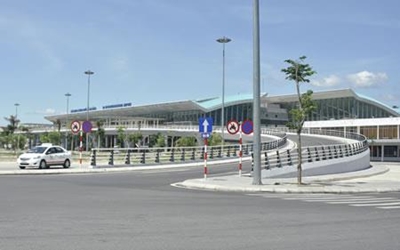 Planes in 'near miss' at Vietnam airport