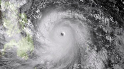 Thousands flee from Philippines typhoon