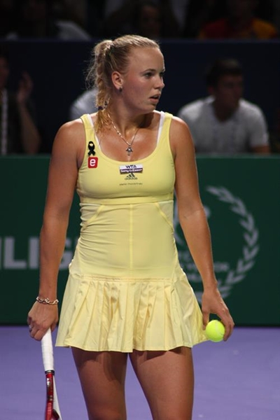 Wozniacki easily advances in Istanbul