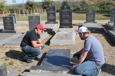 Four Jewish graves vandalised