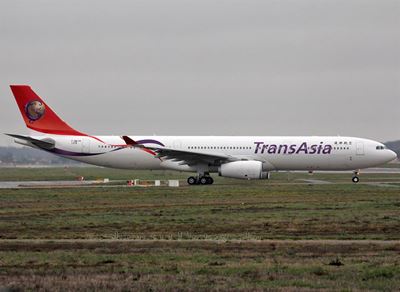 More than 40 dead in Taiwan plane crash