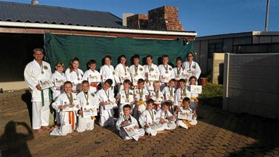 Stilbaai-karatekas presteer op Oudtshoorn