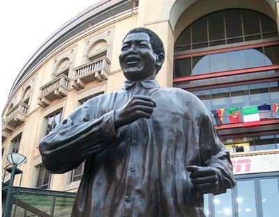 Woman strips at Mandela statue
