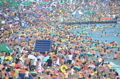 Hong Kong lifeguards to strike over influx of Chinese swimmers