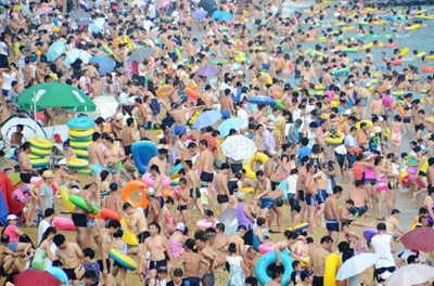 Hong Kong lifeguards to strike over influx of Chinese swimmers