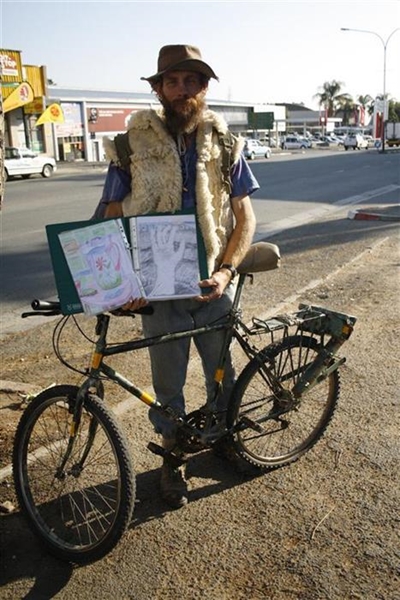 Reisende kunstenaar-digter in Oudtshoorn