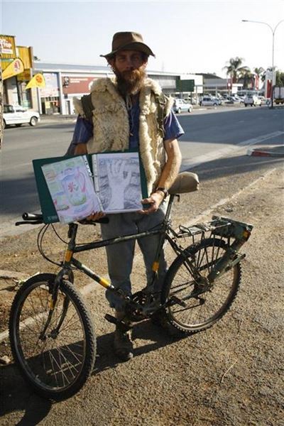Reisende kunstenaar-digter in Oudtshoorn