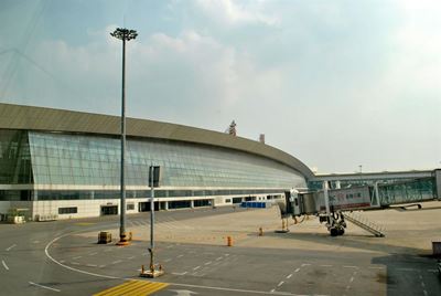 Snoozing China air traffic controllers force jet to delay landing