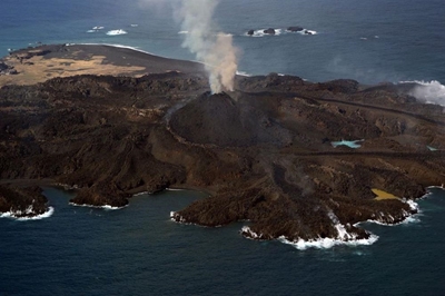 Japan volcanic isle may collapse, create tsunami: study