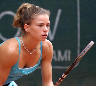 Four-time winner Wozniacki ousted at New Haven