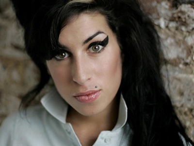 Amy Winehouse to be honoured with hometown statue