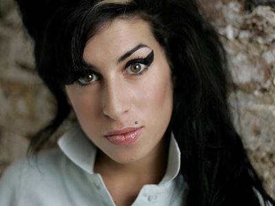 Amy Winehouse to be honoured with hometown statue