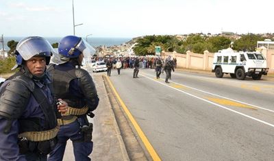 Riots: Protesters marching to municipality again