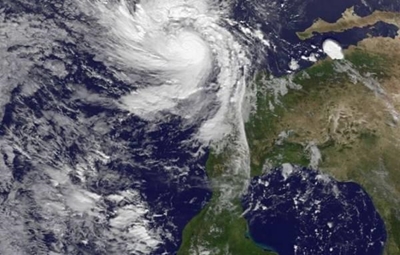 Powerful hurricane Marie sends pounding waves to Mexico