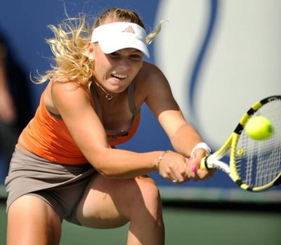 Wozniacki easily beats Errani to reach US Open SF