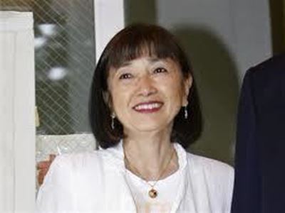 Japan's first lady says husband helps with chores