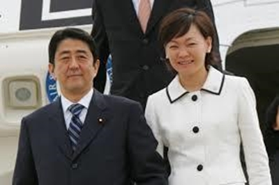 Japan's first lady says husband helps with chores