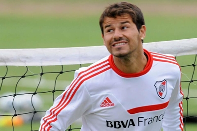 River Plate downs Tigre to retain Argentine lead