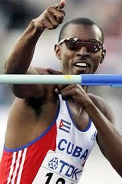 Gatlin continues unbeaten run in Italy