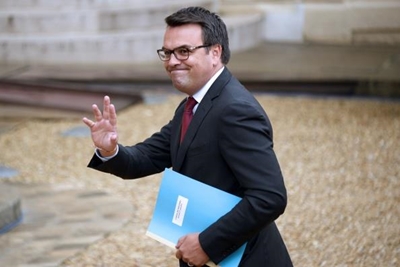 Former French minister sacked for tax problems