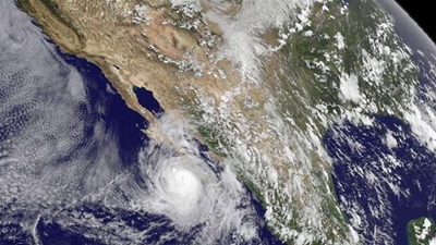 'Dangerous' hurricane hits Mexico Pacific resorts