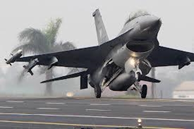 Fighter jets land on Taiwan highway in 'China attack' war games