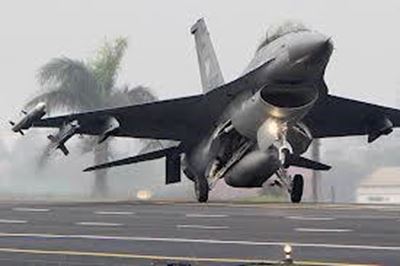 Fighter jets land on Taiwan highway in 'China attack' war games