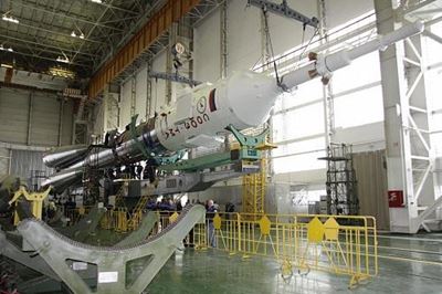 US-Russian crew docks with Space Station