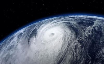 2 dead, 5 missing as typhoon slams into Japan