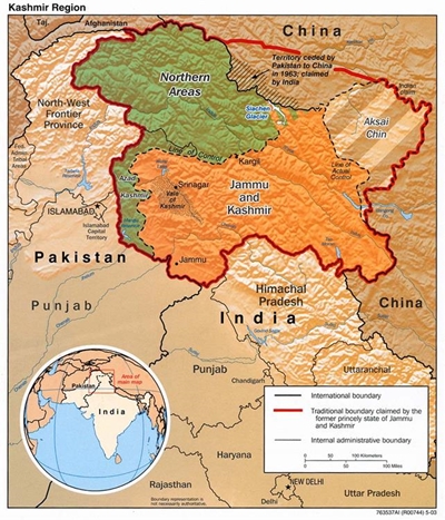 Hundreds flee homes in deadly Indian-Pakistan border firing