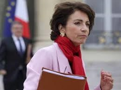 France to go for plain cigarette packets in 2016