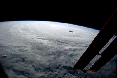 Typhoon Vongfong slams into Japan