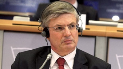 EU ministers to hold talks on Ebola screenings at airports