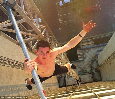 US senator proposes prison for scaling structures