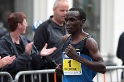 Kenya's Kipchoge, Jeptoo win at Chicago Marathon