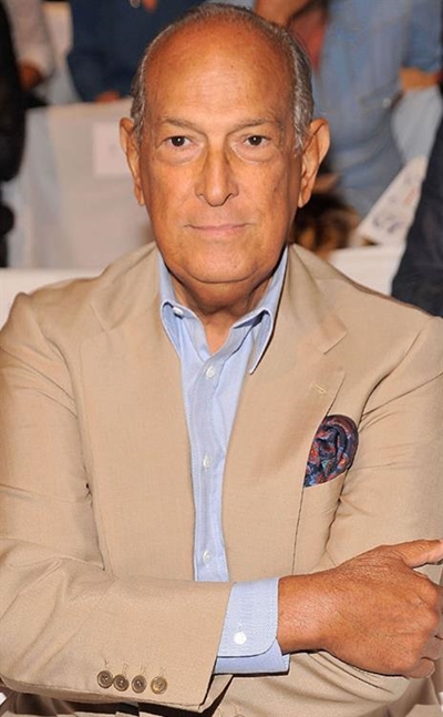 Designer Oscar de la Renta dies at 82