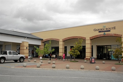 Burglars strike at Garden Route Mall last night