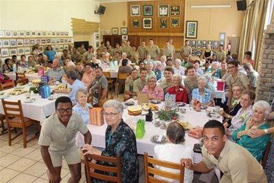 Seniors geniet vroeë Kersfees