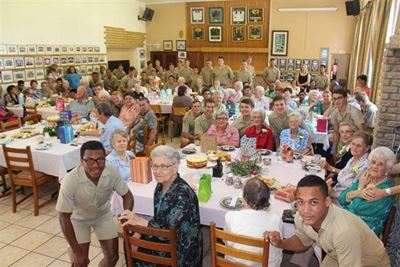 Seniors geniet vroeë Kersfees