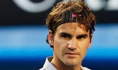 Murray on brink of World finals as Federer battles through