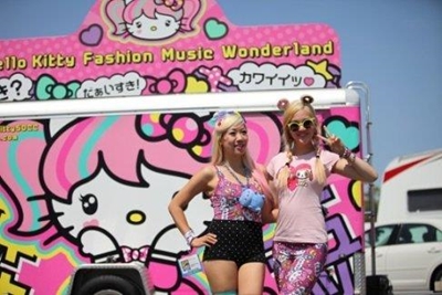 Crowds, cuteness overwhelm 1st Hello Kitty convention