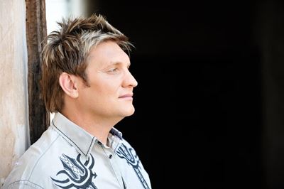 Kurt Darren tree op in Suid-Kaap