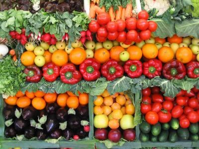 French farmers hand out vegetables to protest cheap imports
