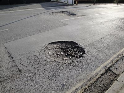 Potholes make tourism in Knysna suffer