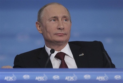 Putin's gallantry upstages Chinese host at APEC