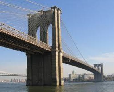 French tourist scales Brooklyn Bridge