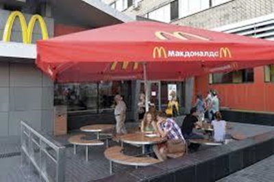 Historic McDonald's re-opens in Moscow
